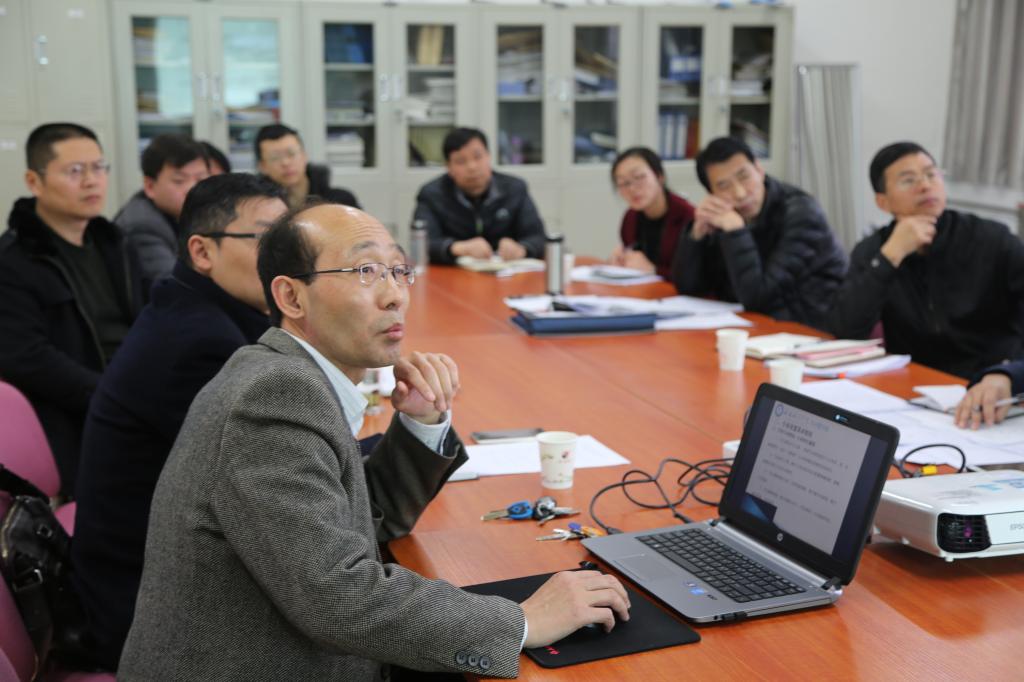 pg国际党总支书记、院长郝红武作汇报