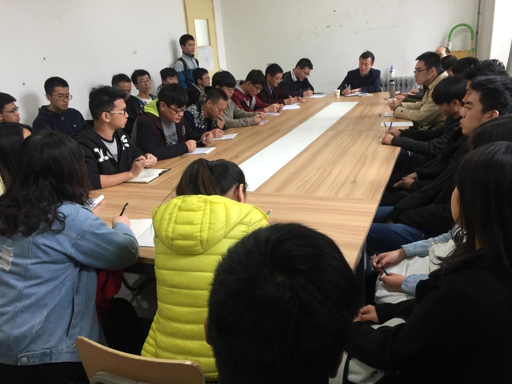 期中学生座谈会