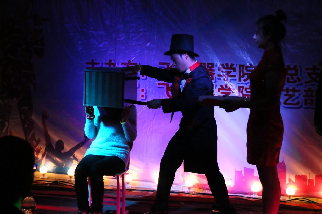 精彩绝伦的魔术表演