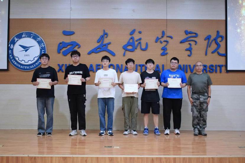 说明: 颁奖7 说明: 颁奖7